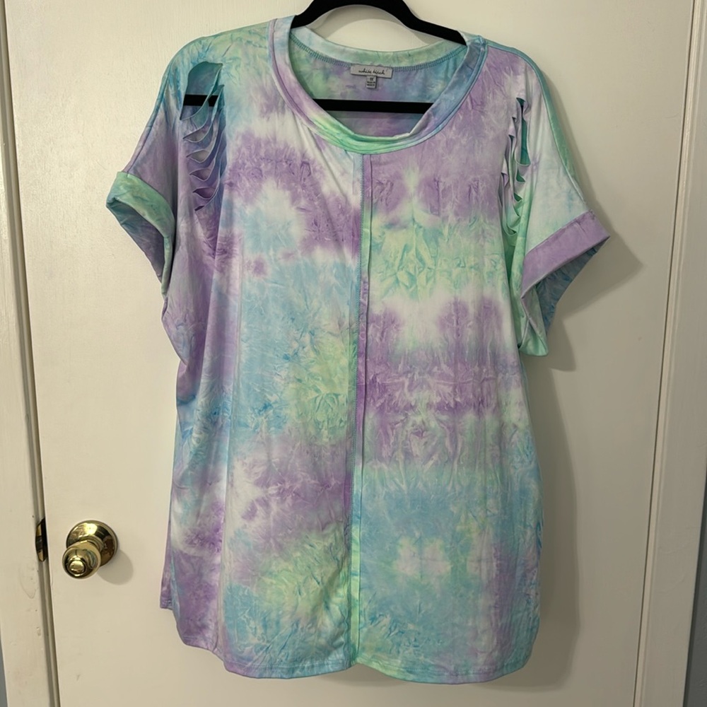 White birch tie-dye top with shoulder, cut out detail super soft